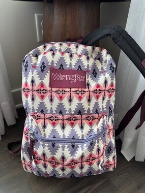 Wrangler Aztec Lavender print,2 top, zip front pocket,bottle pocket,